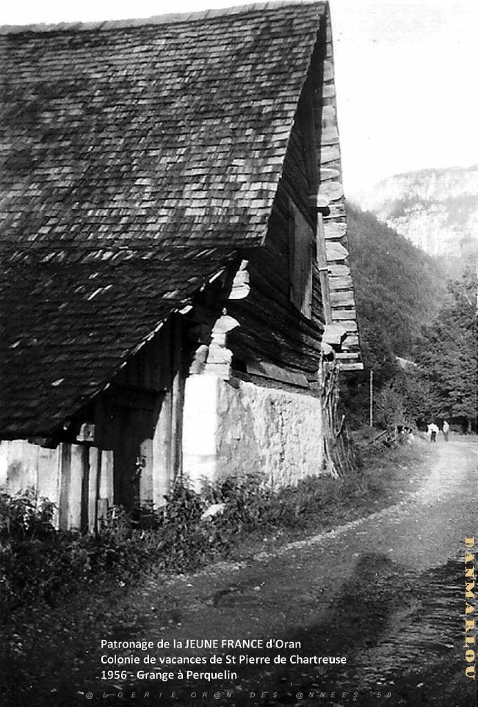 COLO JEUNE FRANCE 1956 grange a Perquelin.jpg